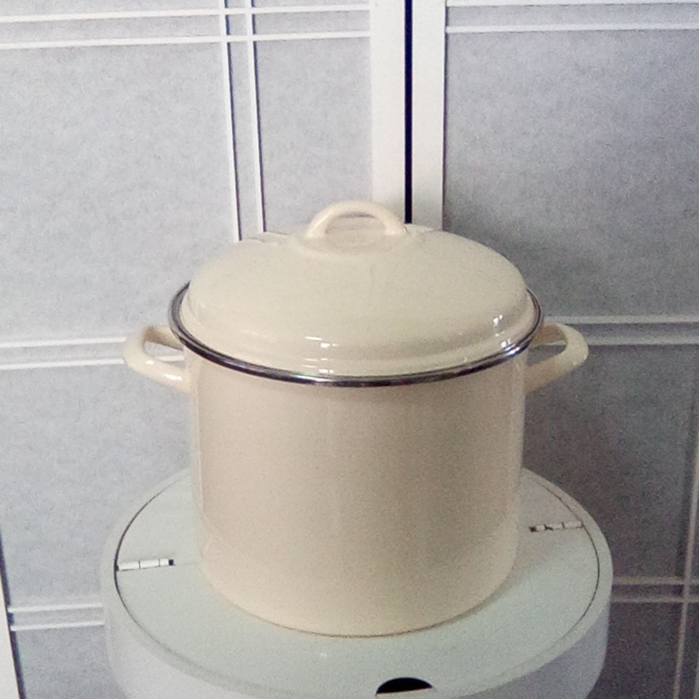 Like New Tivoli Large Enamel 10 Qt Stockpot with Lid